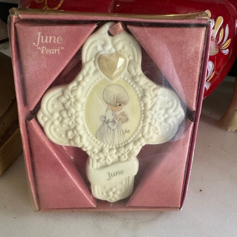 Vintage Enesco 1998 Precious Moments June Cross